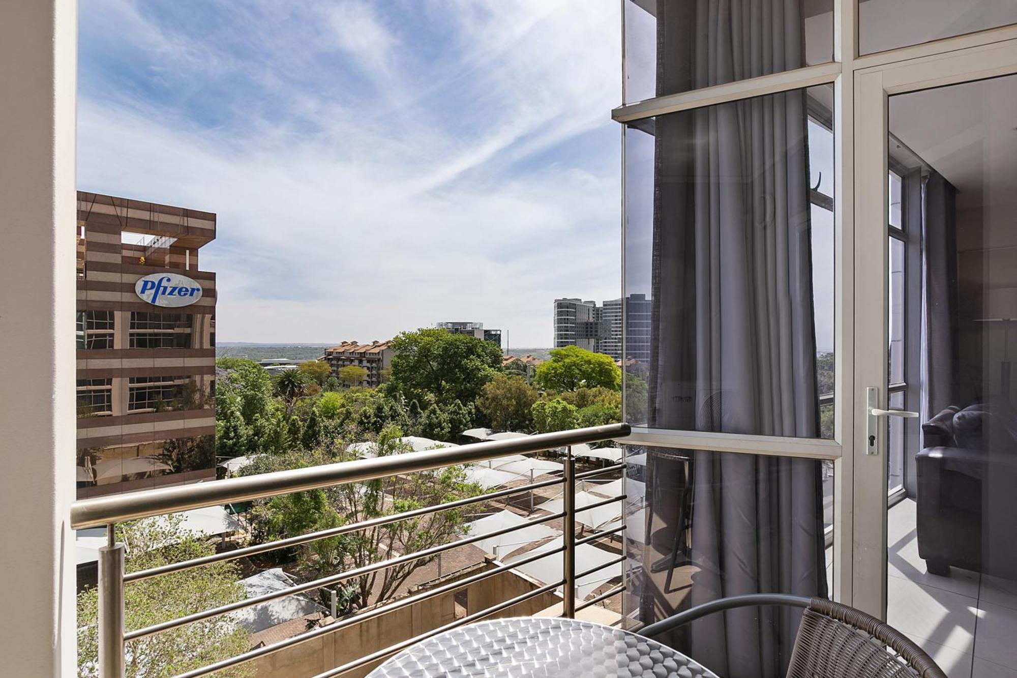 Hydro Park Residences In Sandton With Generator Йоханнесбург Экстерьер фото